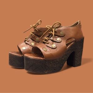 FREE PEOPLE WOMENS LEATHER WOOD HEEL FLORAL SIZE 39